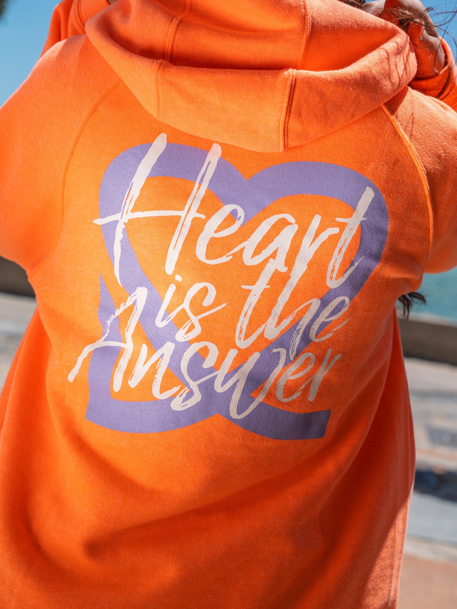 HOODIE HEART NARANJA FLUOR (VERANO)