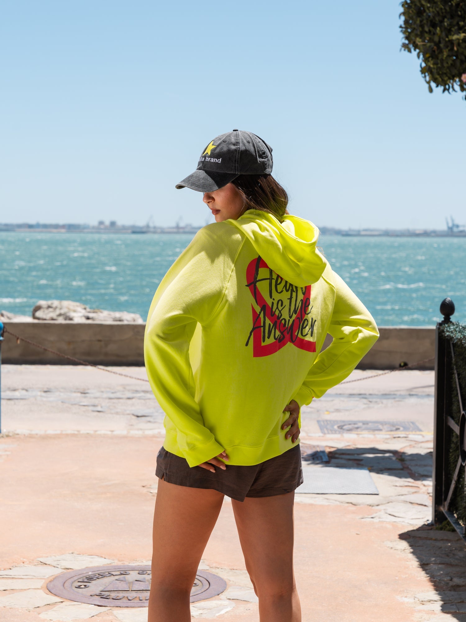 HOODIE HEART AMARILLO FLUOR (VERANO)